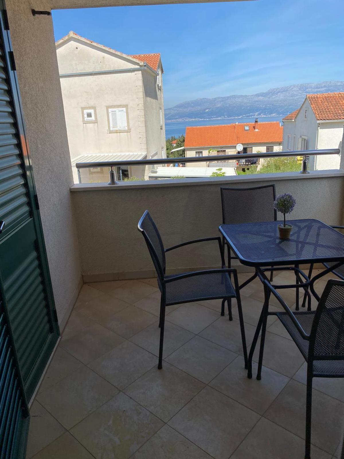 Apartman Emil Supetar Exterior foto